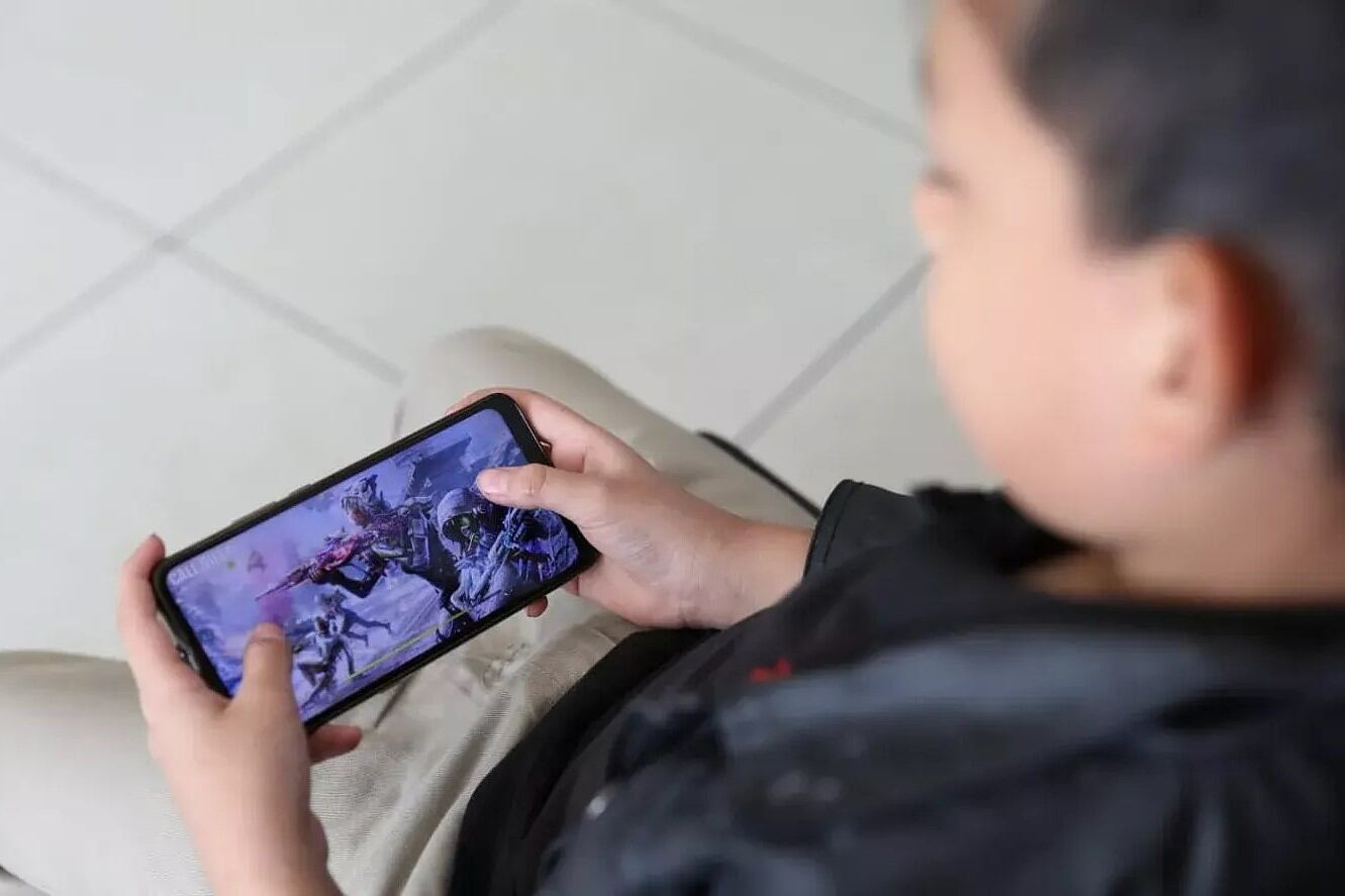 El 12 % de los menores italianos de entre 4 y 10 años tienen un móvil propio