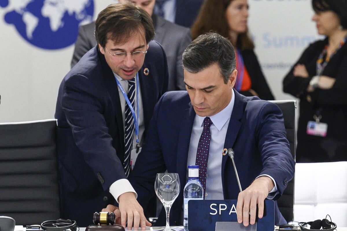 Pedro Sánchez y su ministro de Exteriores, José Manuel Albares.