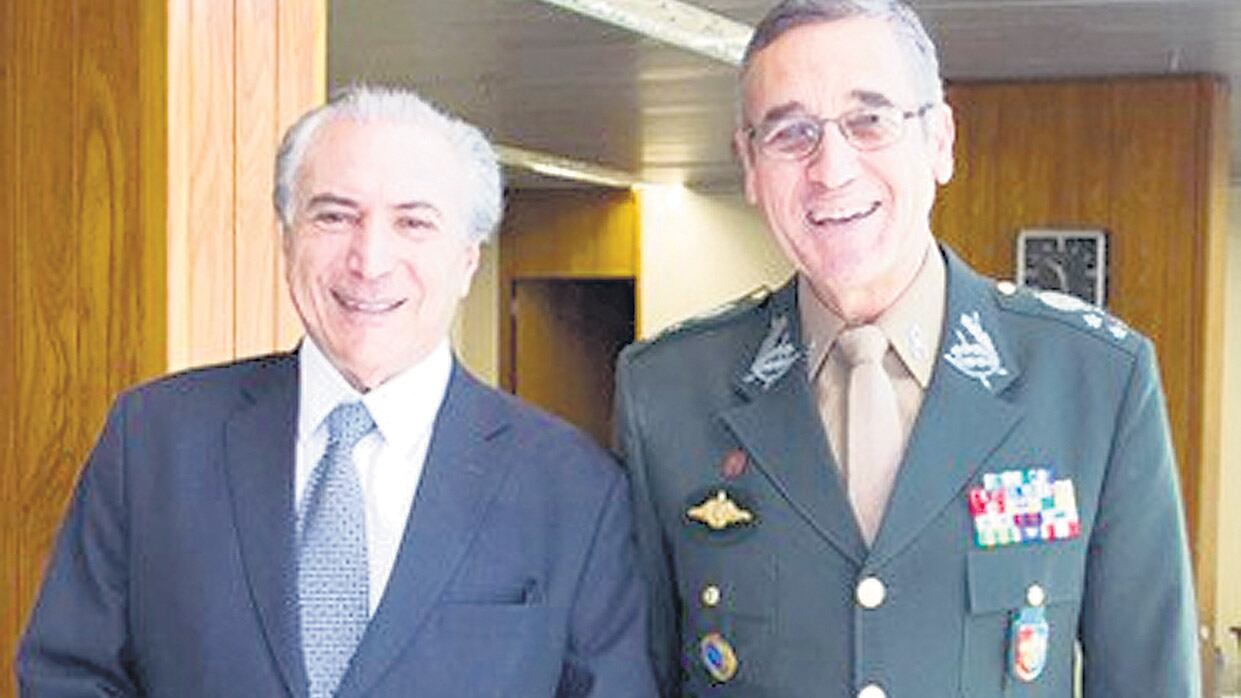 Temer, presidente de facto, y Villas Boas, el general desestabilizador.