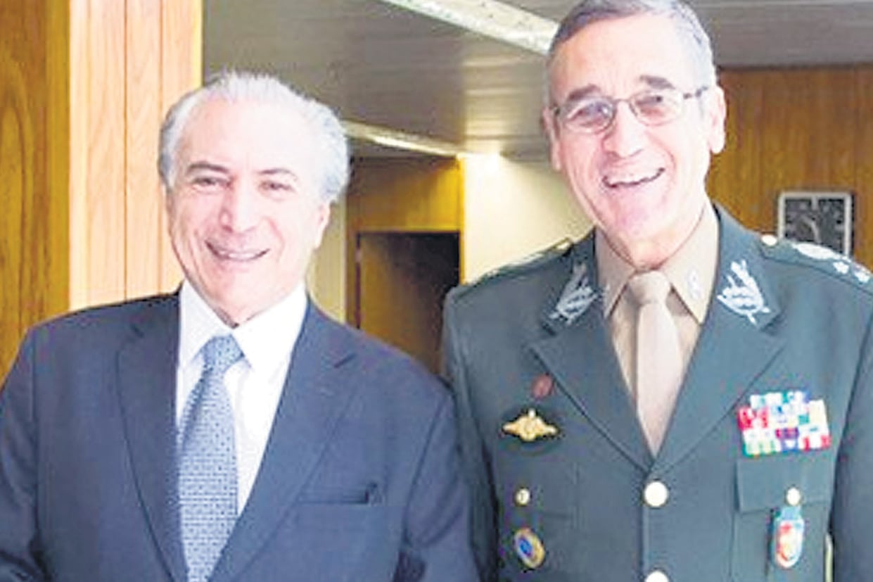 Temer, presidente de facto, y Villas Boas, el general desestabilizador.