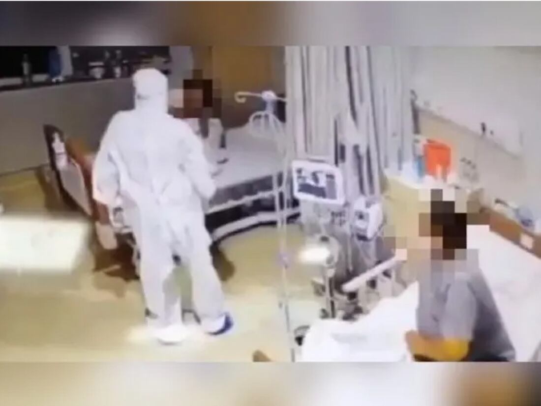 El ataque quedó filmado. 