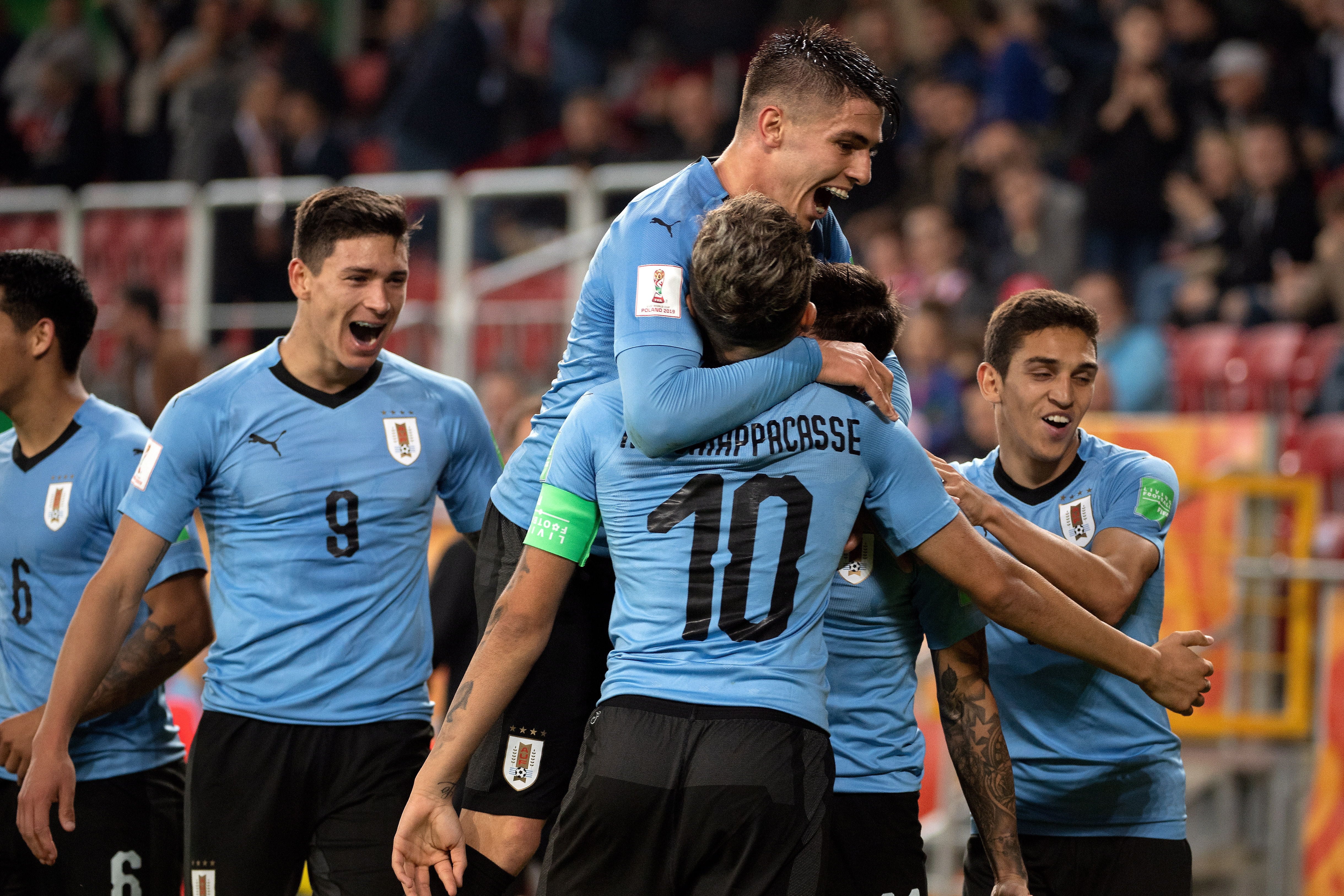 Los uruguayos festeja su victoria frente a Noruega.