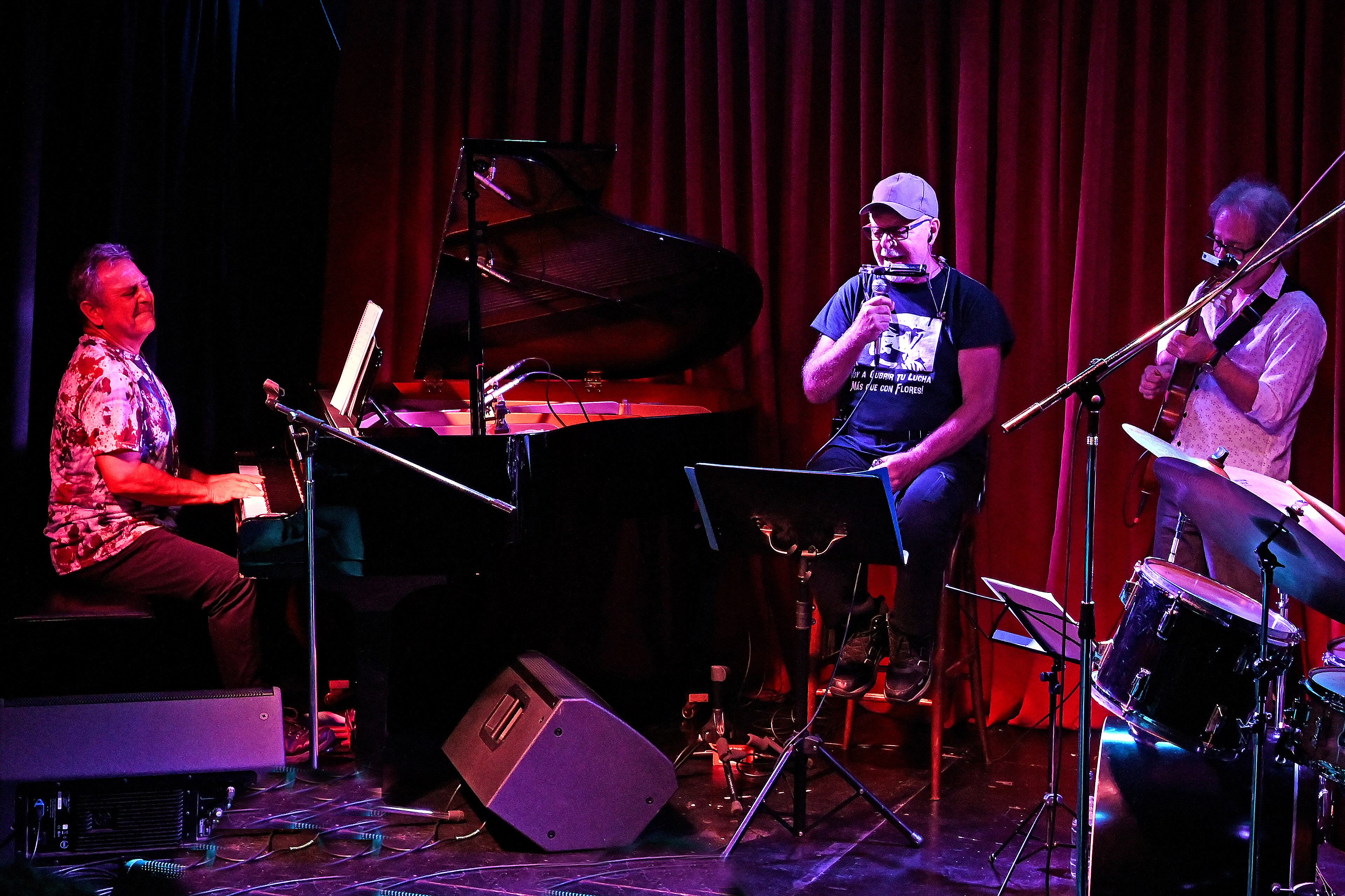 Gieco apareció al final para cantar con Gurevich.