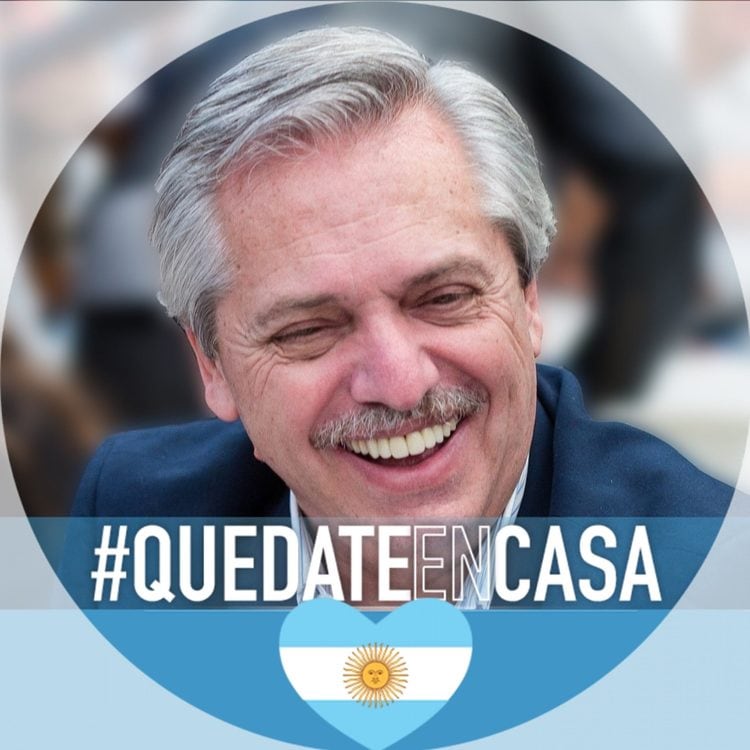 El presidente, en su foto de perfil de FB con el marco que propuso.