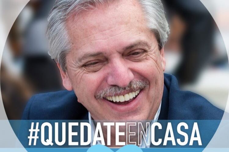 El presidente, en su foto de perfil de FB con el marco que propuso.