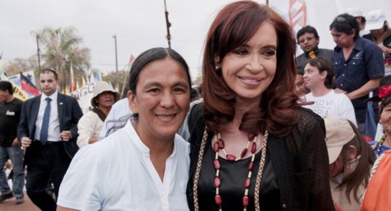 Cristina, cuando era presidenta, junto a Milagro Sala.