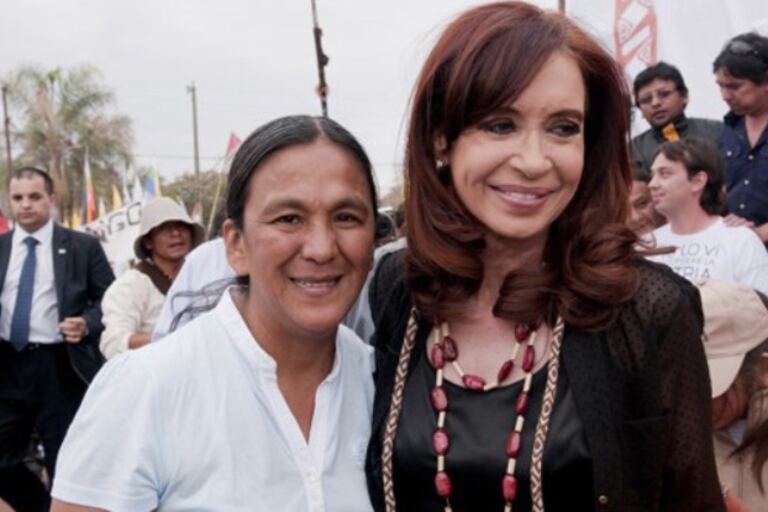 Cristina, cuando era presidenta, junto a Milagro Sala.