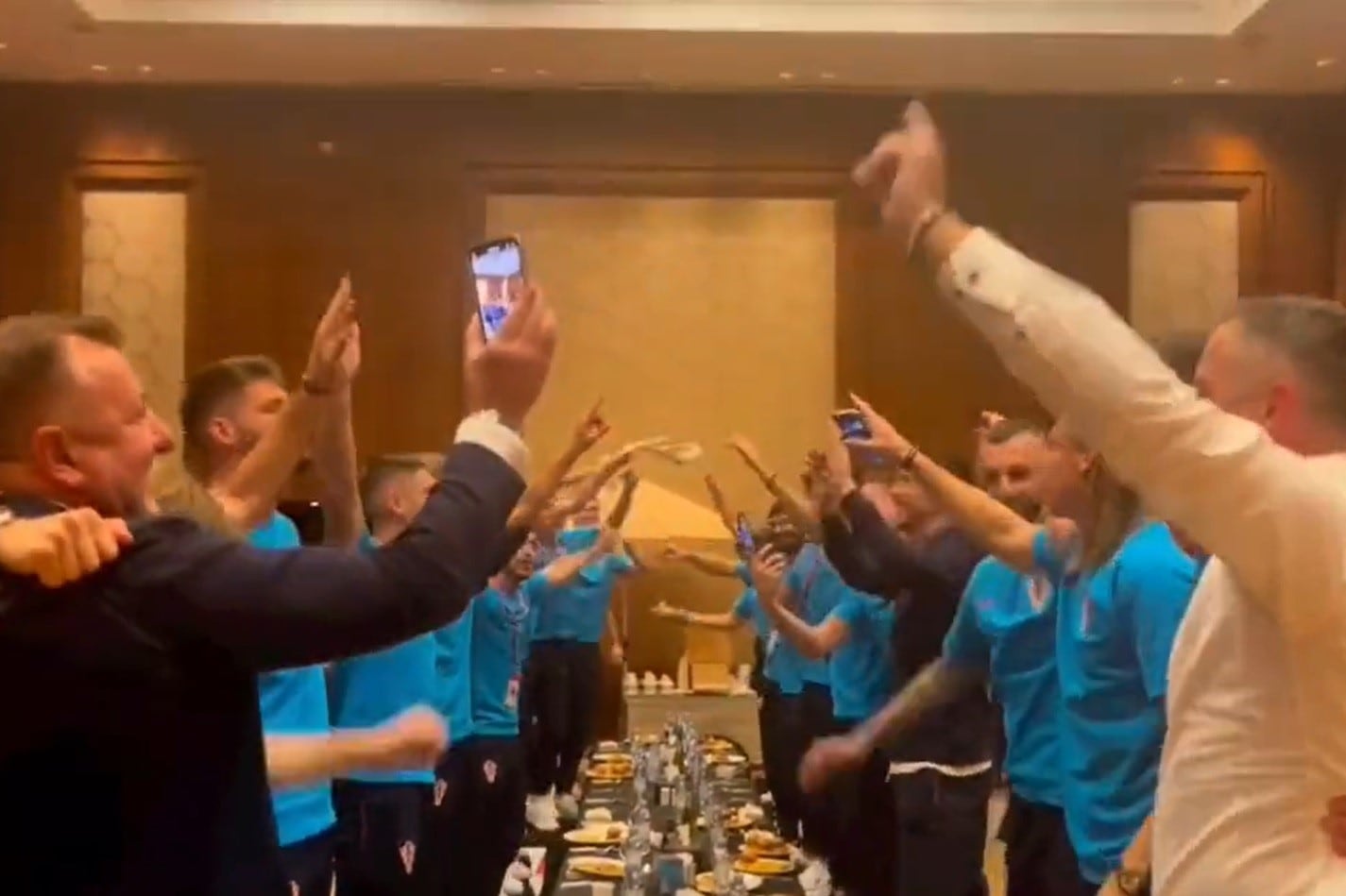 Un video de la selección croata que compartió el politólogo Yasmin Mujanović generó polémica en las redes. (Captura de pantalla)