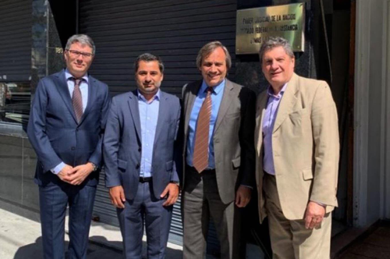 El juez Juan Pablo Augé, segundo desde la derecha.