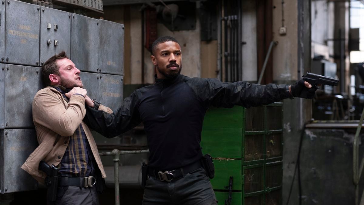 Michael B. Jordan, como el agente John Kelly, no se anda con sutilezas.