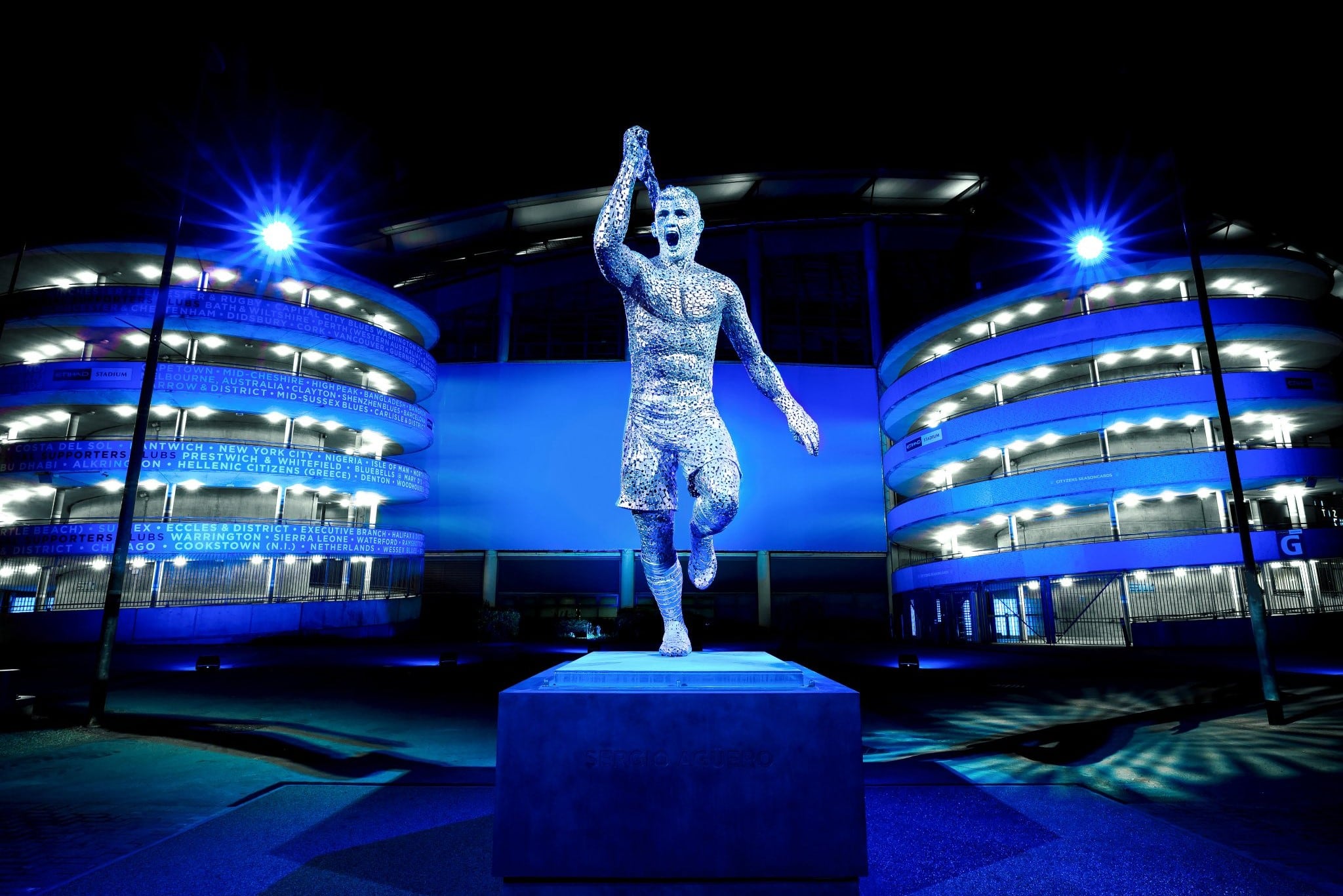 El Manchester City homenajeó a Sergio "Kun" Agüero con una estatua.