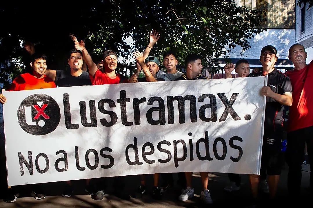 conflicto en la planta de Lustramax, una planta que fabrica envases