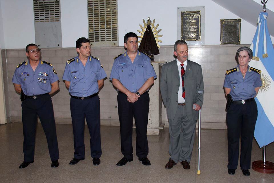 La asunción de Villán (izq.) como subjefe y Romano (a su derecha) como jefe, y Víctor Sarnaglia.