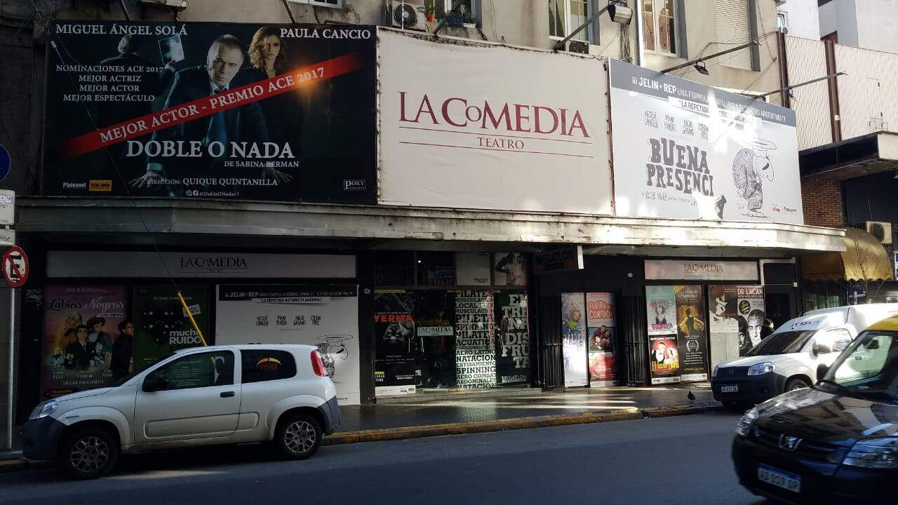 La sala más grande tiene capacidad para 450 personas.