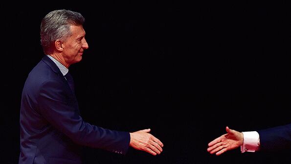 Macri y el ultraderechista Bolsonaro hablaron por teléfono después de la primera vuelta.