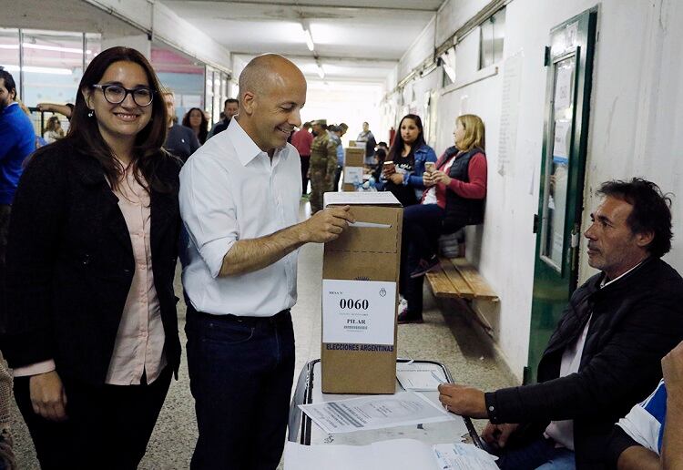 Ducoté al momento de votar: ahora llama al corte de boleta para conservar el cargo.