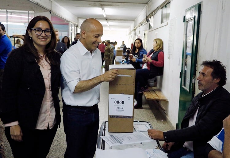 Ducoté al momento de votar: ahora llama al corte de boleta para conservar el cargo.