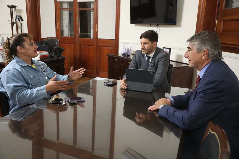 Oliveras, Pullaro y Bastia en la reunión por el diálogo constitucional.