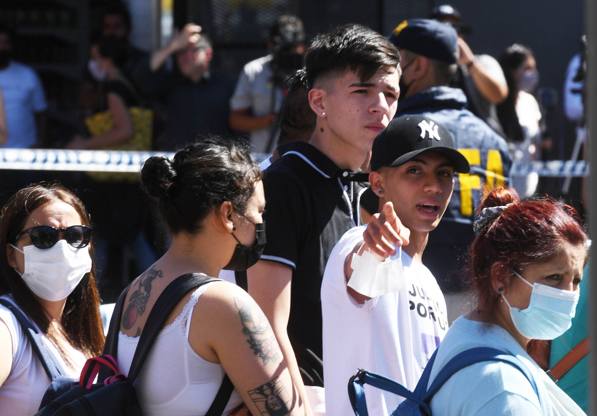 La reconstrucción comenzó en el cruce de las calles Luna e Iriarte, a metros del club Barracas Central.