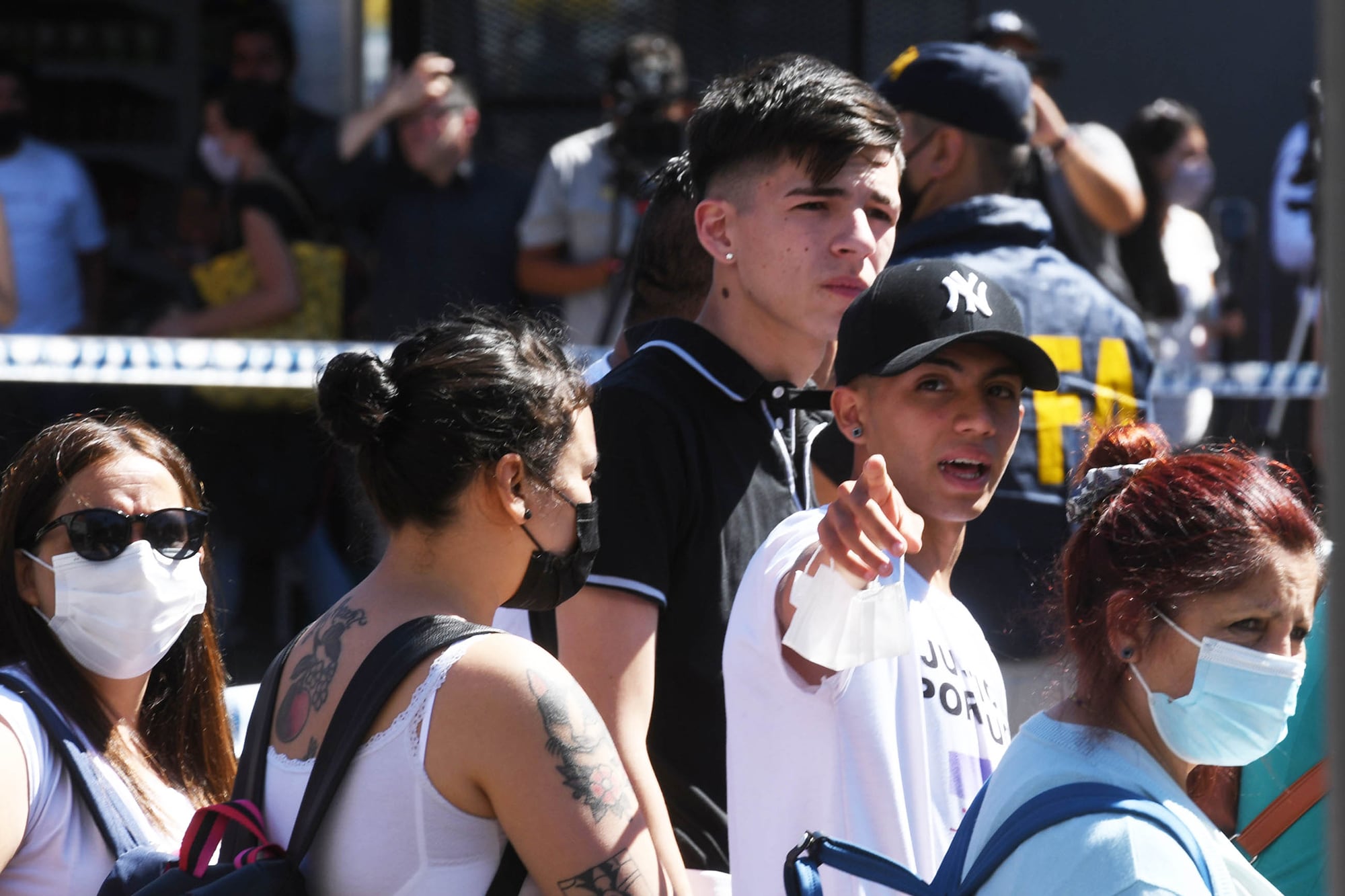 La reconstrucción comenzó en el cruce de las calles Luna e Iriarte, a metros del club Barracas Central.