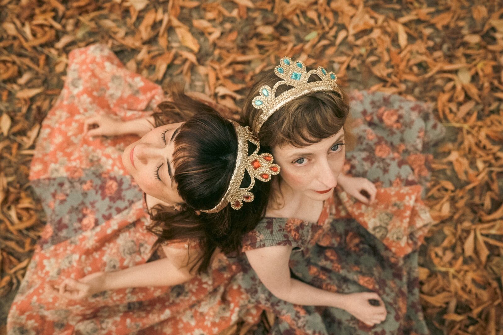 Dos "monarcas" tienen problemas de administración en el reino y eso les genera problemas con el pueblo.