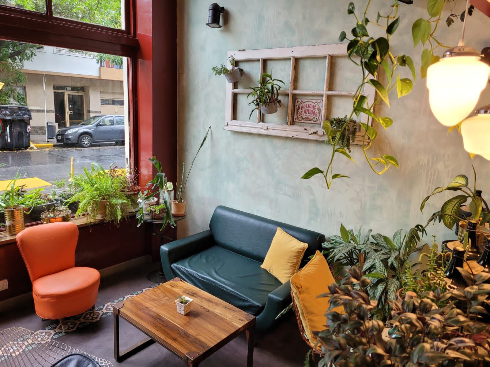 En Ay, Cariño las paredes hablan.