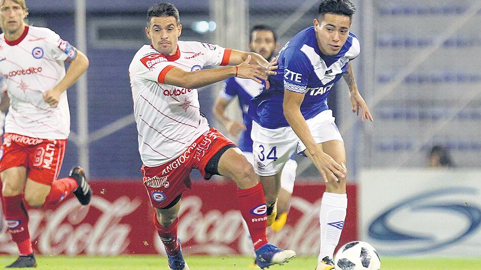 El partido fue intenso, con momentos de mucho roce que derivaron en seis amarillas.