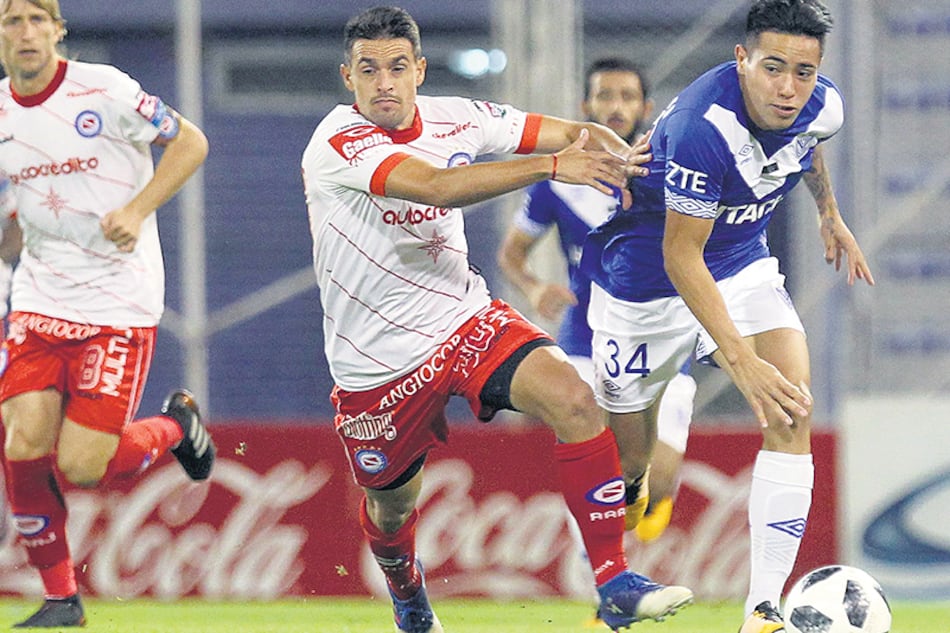 El partido fue intenso, con momentos de mucho roce que derivaron en seis amarillas.