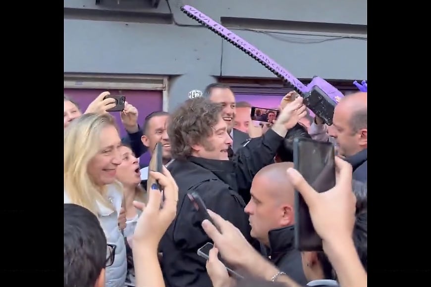 Milei, con su hermana Karina y Adorni en el acto en Belgrano.