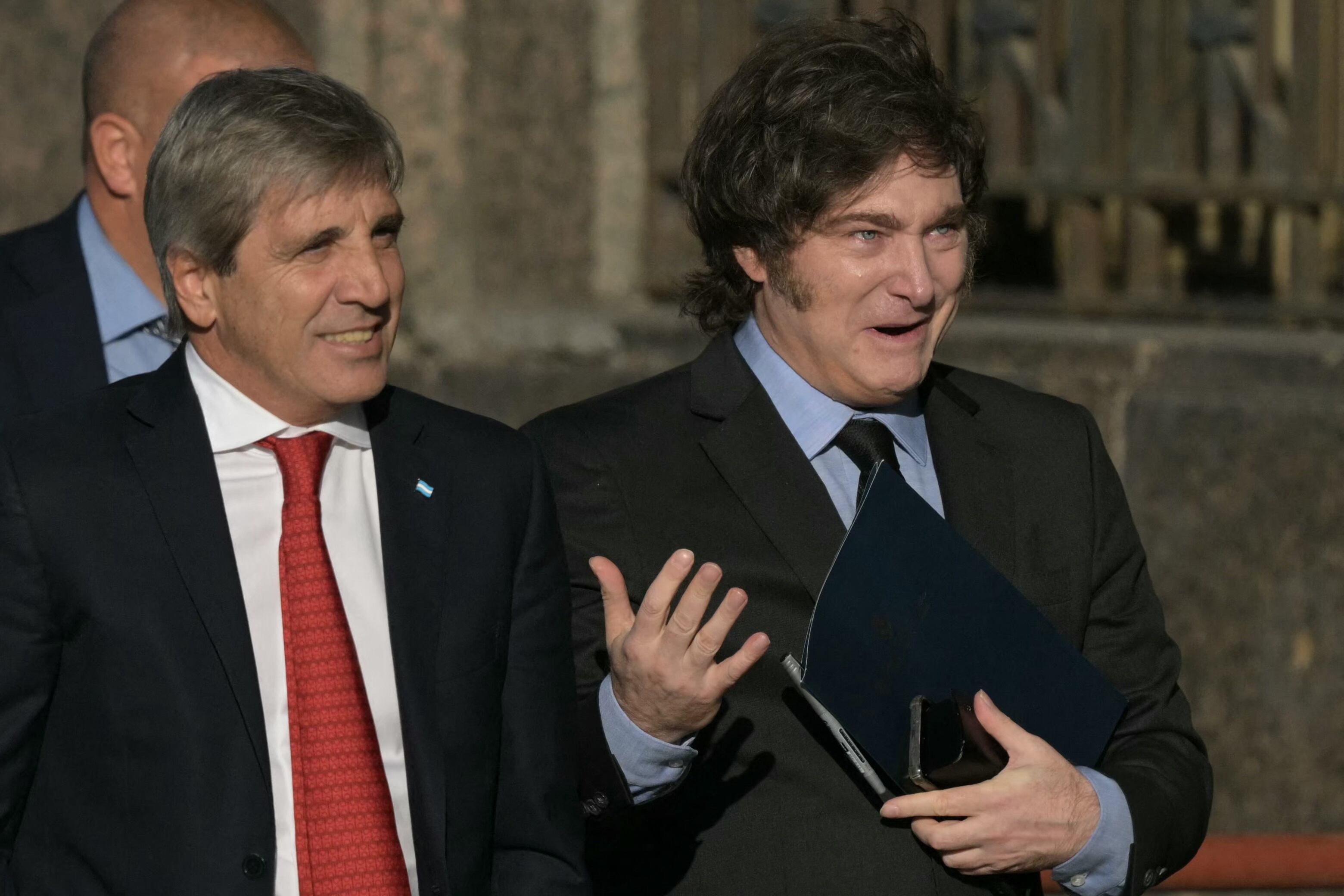 Luis Caputo y Javier Milei lideran un programa de ajuste que, en 500 días, disparó la inflación, pulverizó salarios y dejó a la Argentina más endeudada y desigual