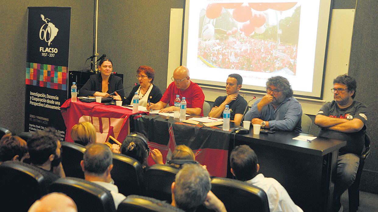 “Ya hay anuncios en los diarios donde se ofrece trabajar ocho días al mes”, señaló Costa.