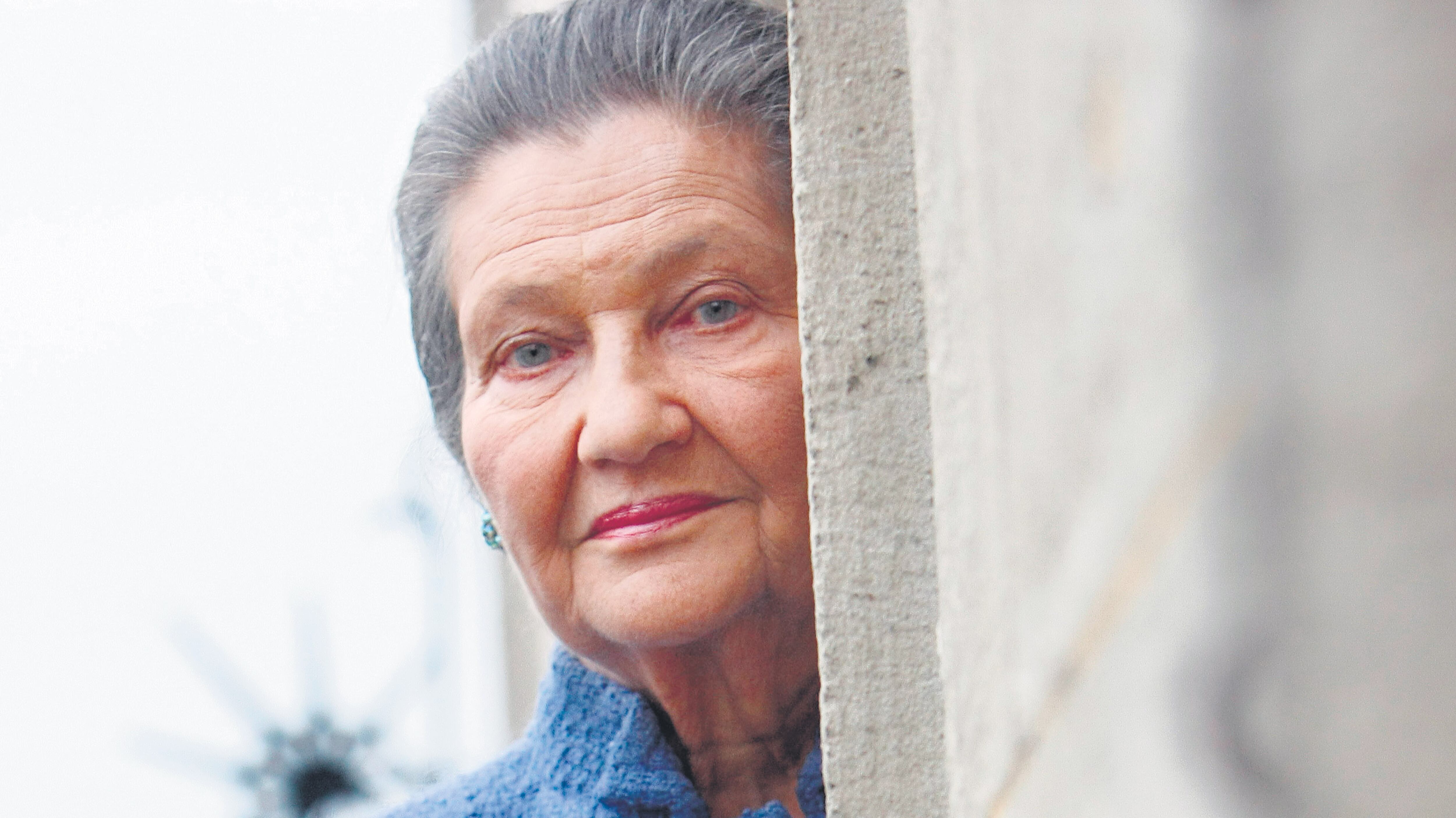 “Que su ejemplo inspire a los nuestros, que encontrarán en él lo mejor de Francia” tuiteó Macron.