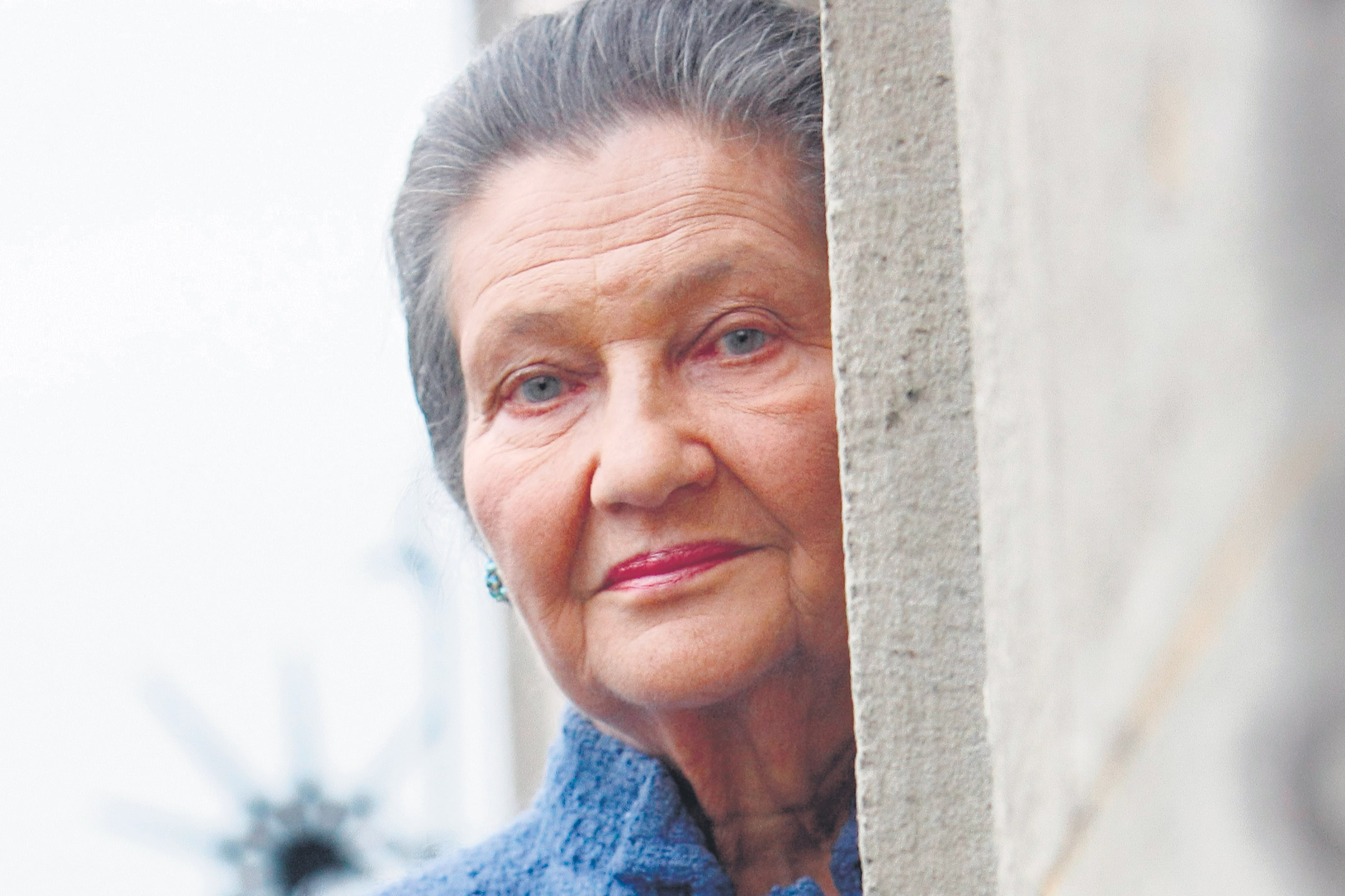 “Que su ejemplo inspire a los nuestros, que encontrarán en él lo mejor de Francia” tuiteó Macron.