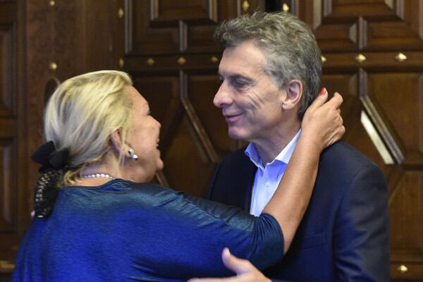 Cuando estalló el escándalo de los Panamá Papers, Carrió excusó a Mauricio Macri y apuntó contra su padre Franco.
