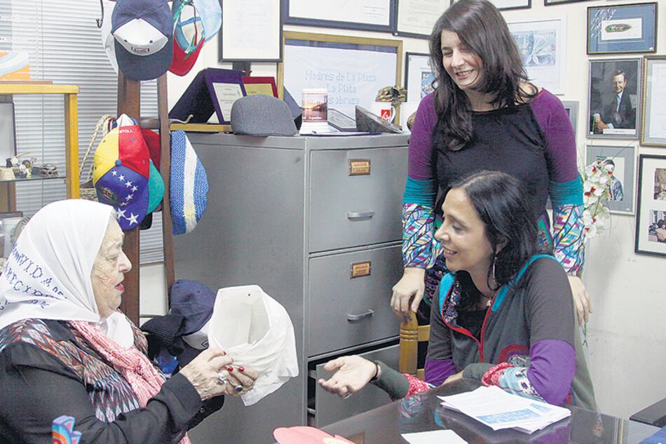 Bonafini, Verónica Parodi y María de los Angeles “Chiqui” Ledesma, actuales directoras del ECuNHi.