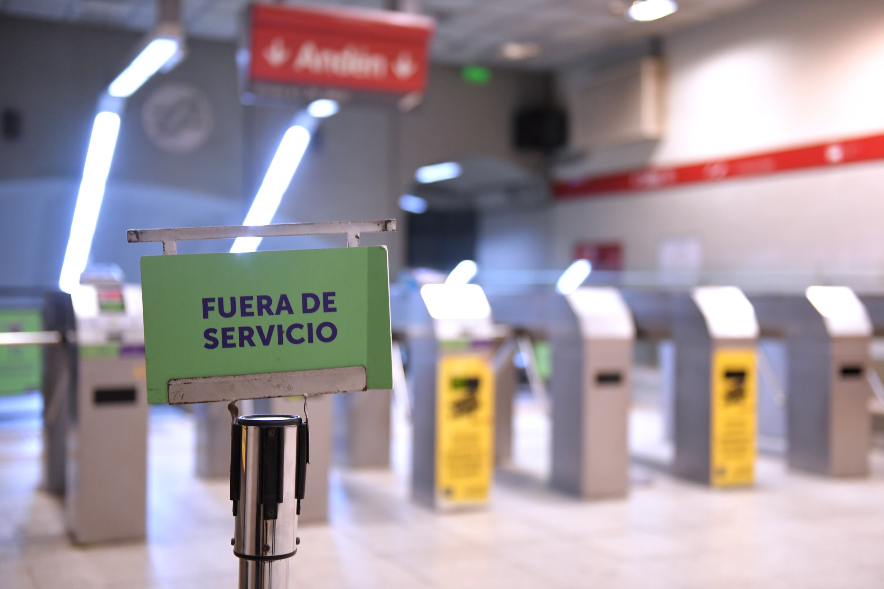 "Fuera de servicio", un cartel que se vio en todas las estaciones de subte