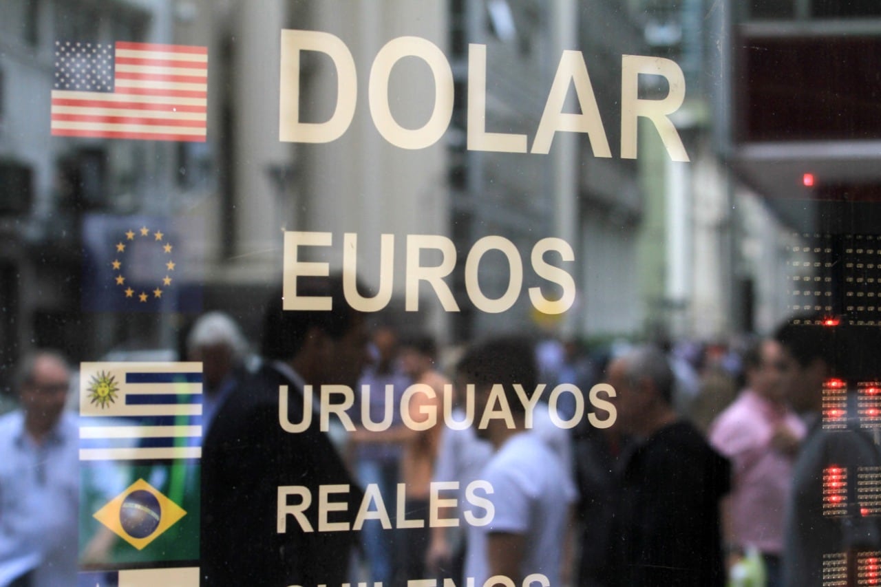 El dólar blue cerró a 159 pesos y bajó 36 pesos desde su pico de fines de octubre.