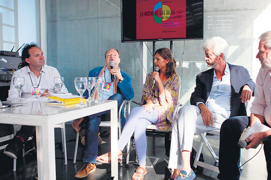 Carlos Gamerro, Patrick Boucheron y Jean-Philippe Uzan, junto al moderador Alejandro Katz y la traductora A. Blanco.