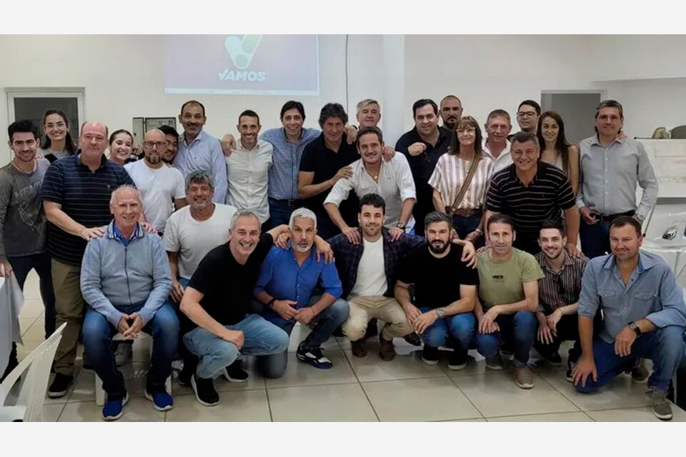 "Pullaro pide responsabilidad fiscal y nos endeuda", dijeron los intendentes del PJ.