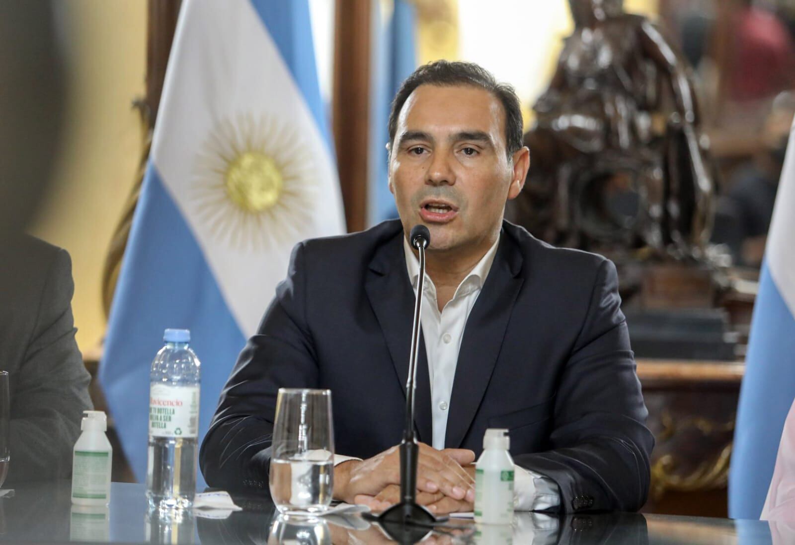 Al gobernador Gustavo Valdés lo denunciaron por encubrir.