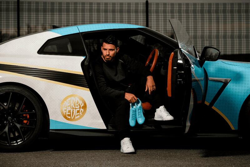 El Kun fue a probar autos de lujo a Dubai.