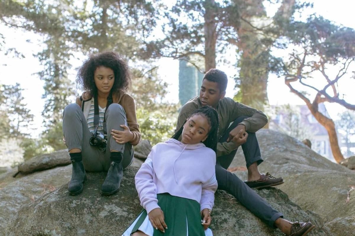 La líder de las Espadas es Selah, una chica afroamericana del último año.