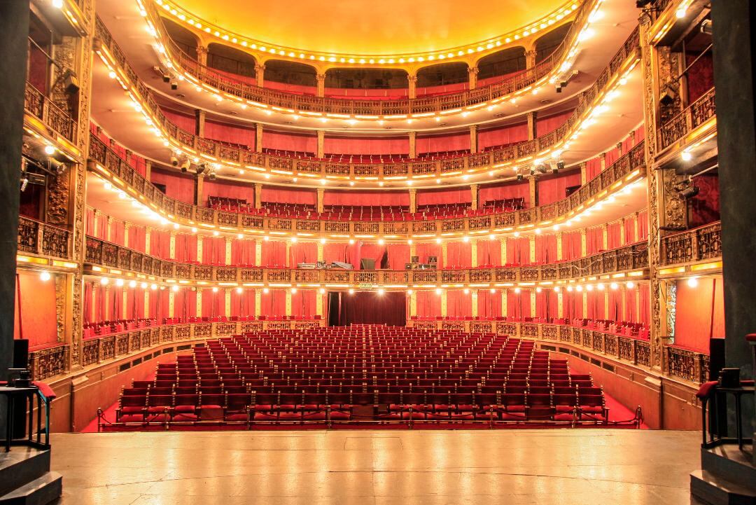 El Cervantes, un templo de las artes escénicas en el país. 