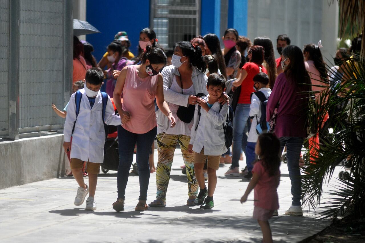"Los distritos con clases presenciales están jugando con fuego y el fuego va a quemar a la gente", advirtió el presidente Alberto Fernández sobre el regreso de las clases presenciales en la Ciudad de Buenos Aires, Córdoba y Mendoza.
