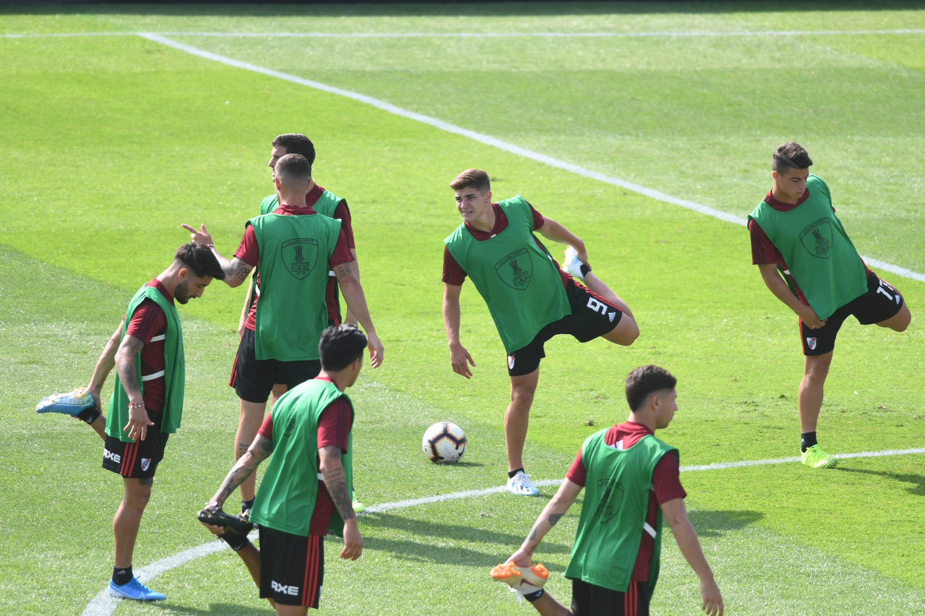 Los jugadores de River durante la última práctica en Lima.