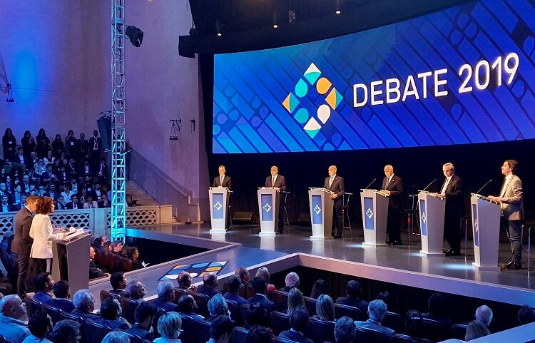 El primer debate fue en Sante Fe el domingo pasado. 