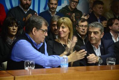 Rodenas, rodeada de Donello, de la UOM, y el senador provincial Traferri.