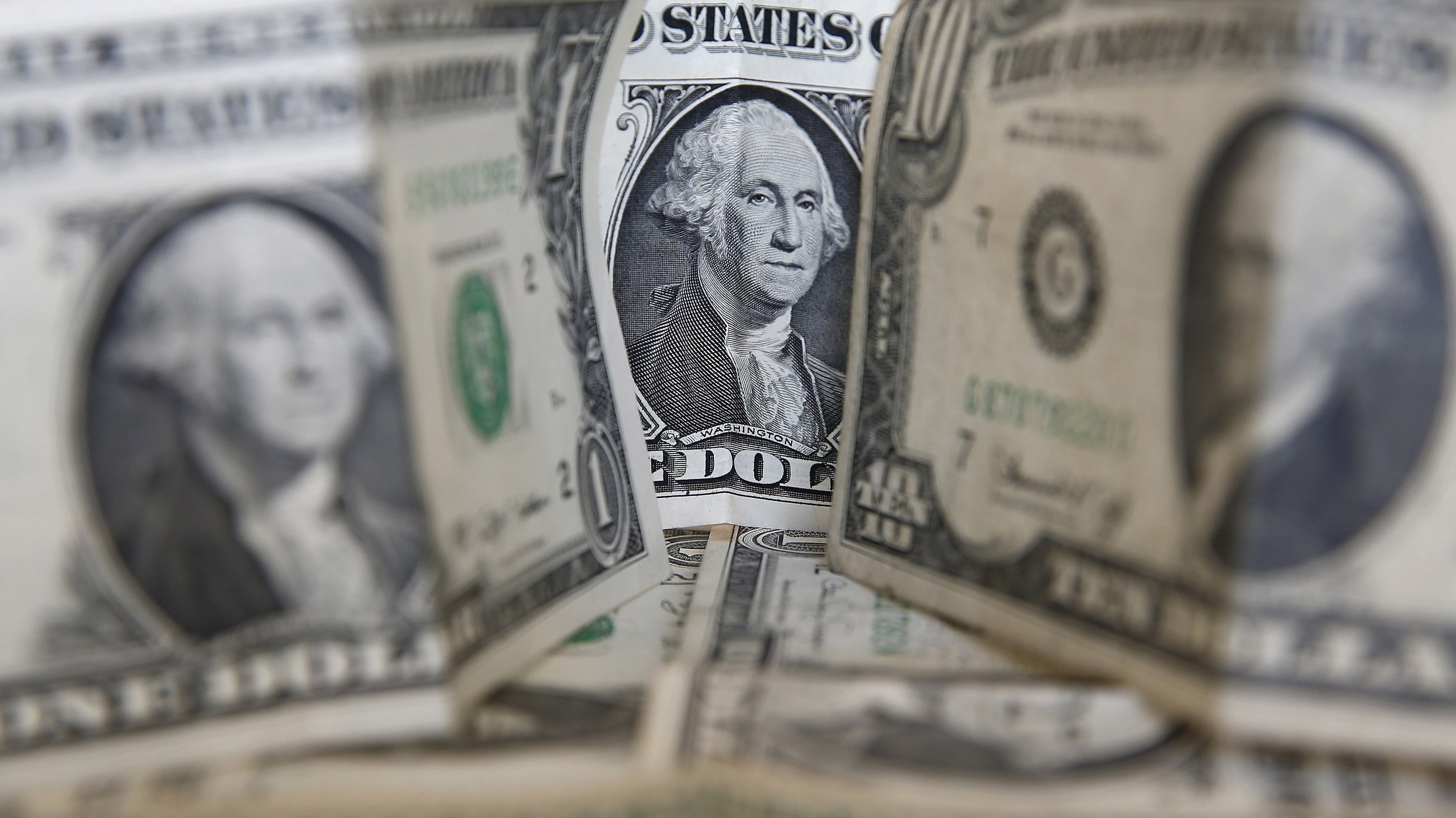 La fuga de divisas y la corrida cambiaria terminaron de derrumbar el modelo económico macrista.