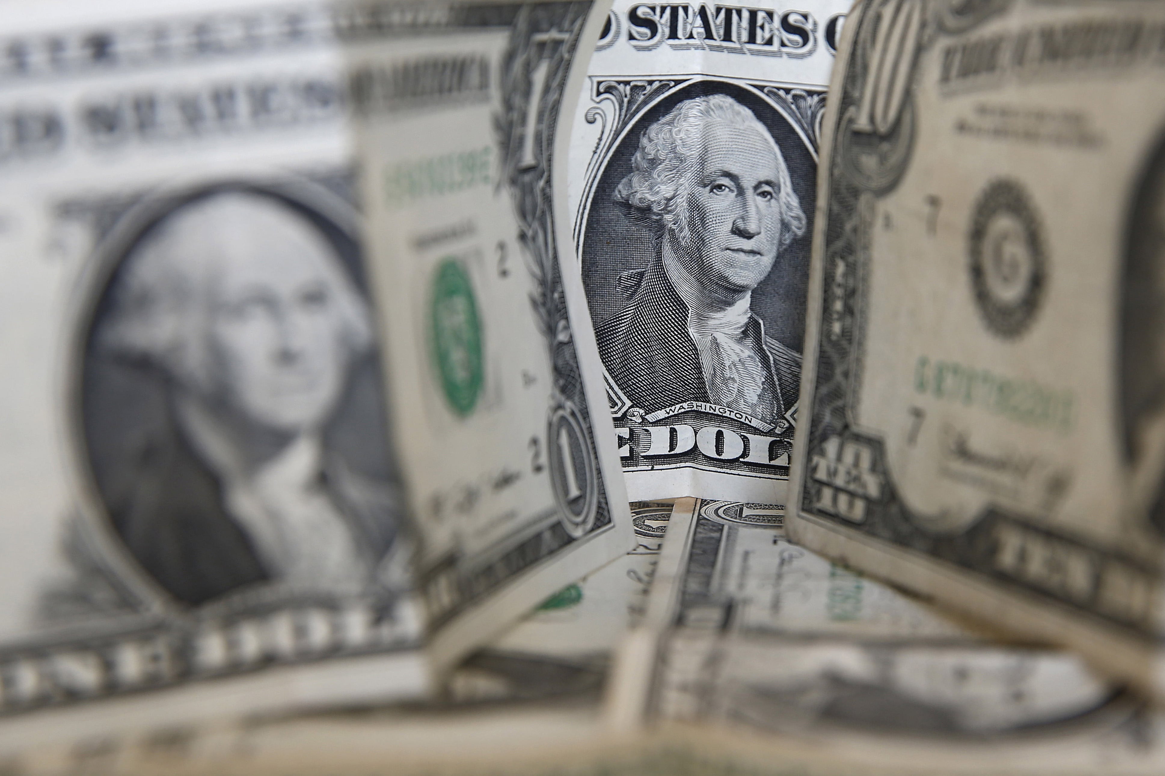 La fuga de divisas y la corrida cambiaria terminaron de derrumbar el modelo económico macrista.