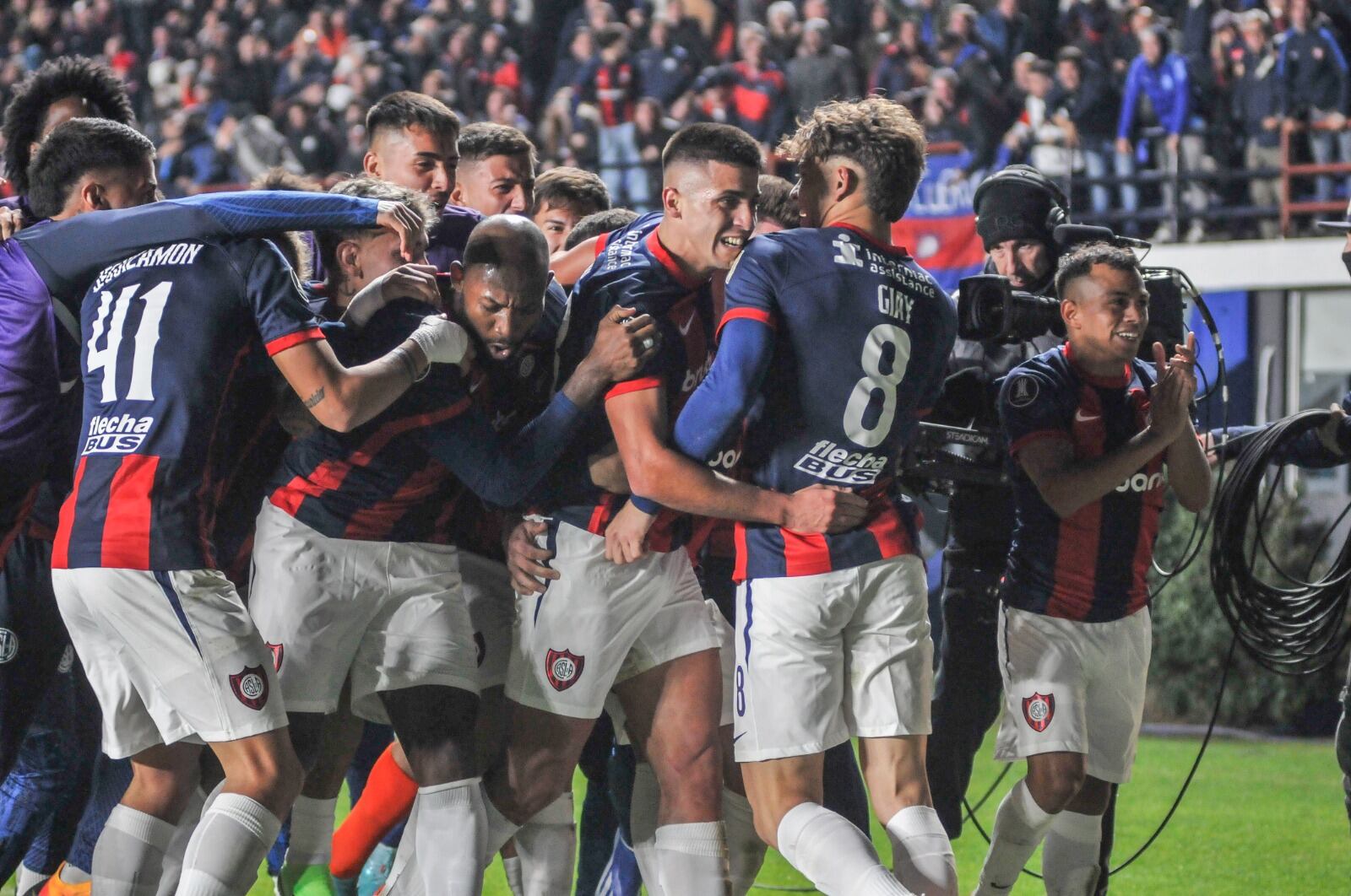 Los jugadores de San Lorenzo a puro festejo